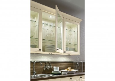D_Breda_Magnolie_Oberschraenke_Klarglas